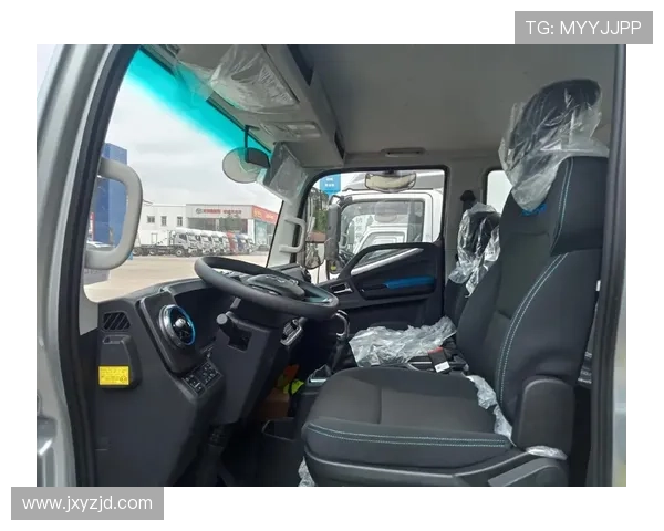 122马力2.1吨自重,可上蓝牌的欧马可X还有豪华内饰